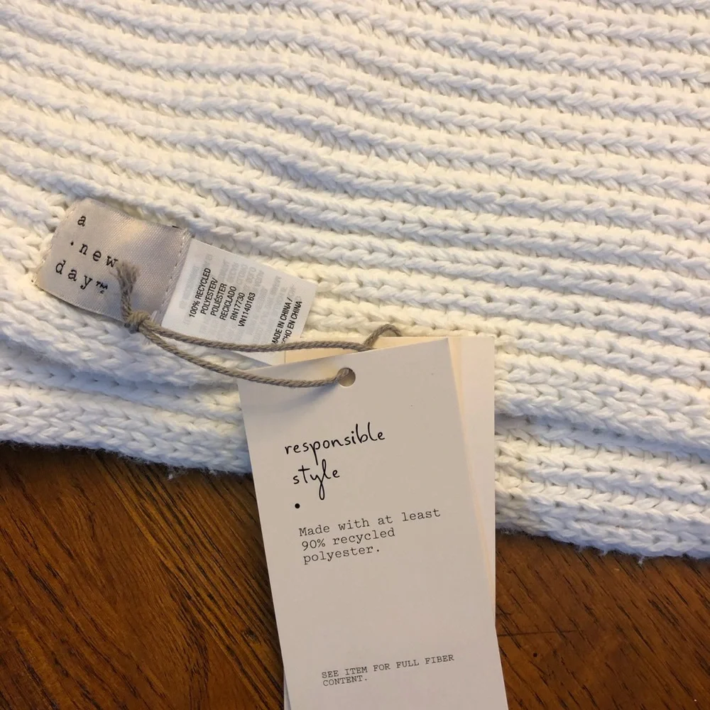 Women’s ivory shaker stitch knit scarf very soft
